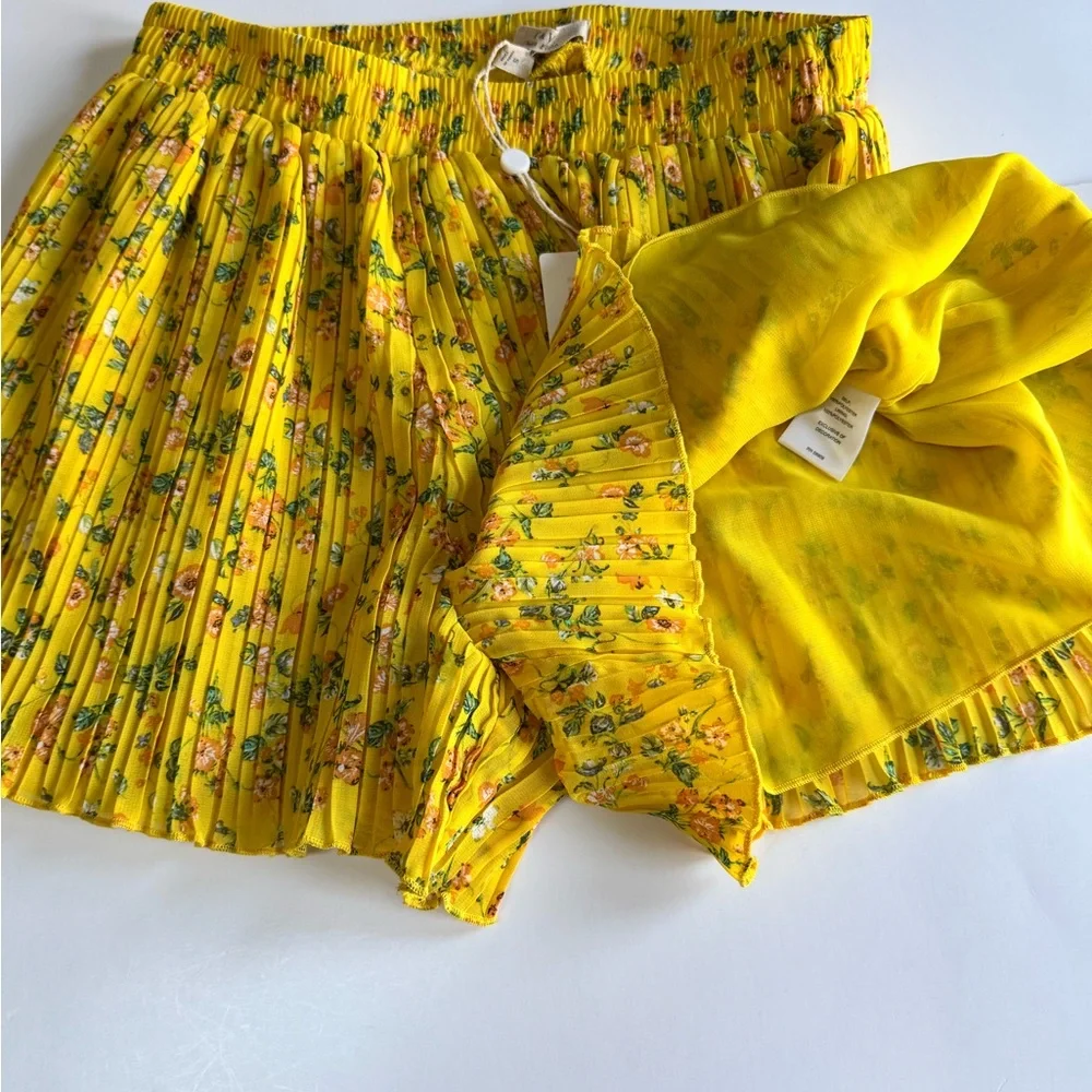 Chelsea & Violet Shorts Womens Small Yellow Floral Chiffon Lined Pleated Flowy - Picture 7 of 7